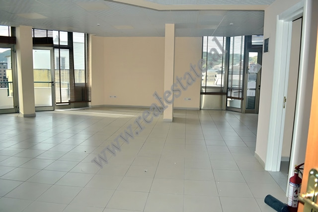 Ambient zyre me qira prane zones se Bllokut ne Tirane